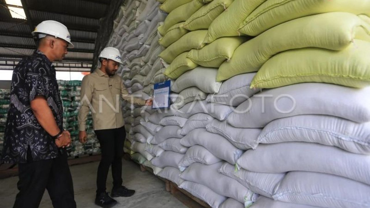 Kantor Cabang Bulog Blangpidie memastikan stok pangan Aceh Barat Daya, khususnya beras dan minyak goreng, aman hingga akhir tahun 2026. Kunjungan Komisi IV DPR RI Jamaluddin Idham mengawal ketersediaan dan kualitas pangan.