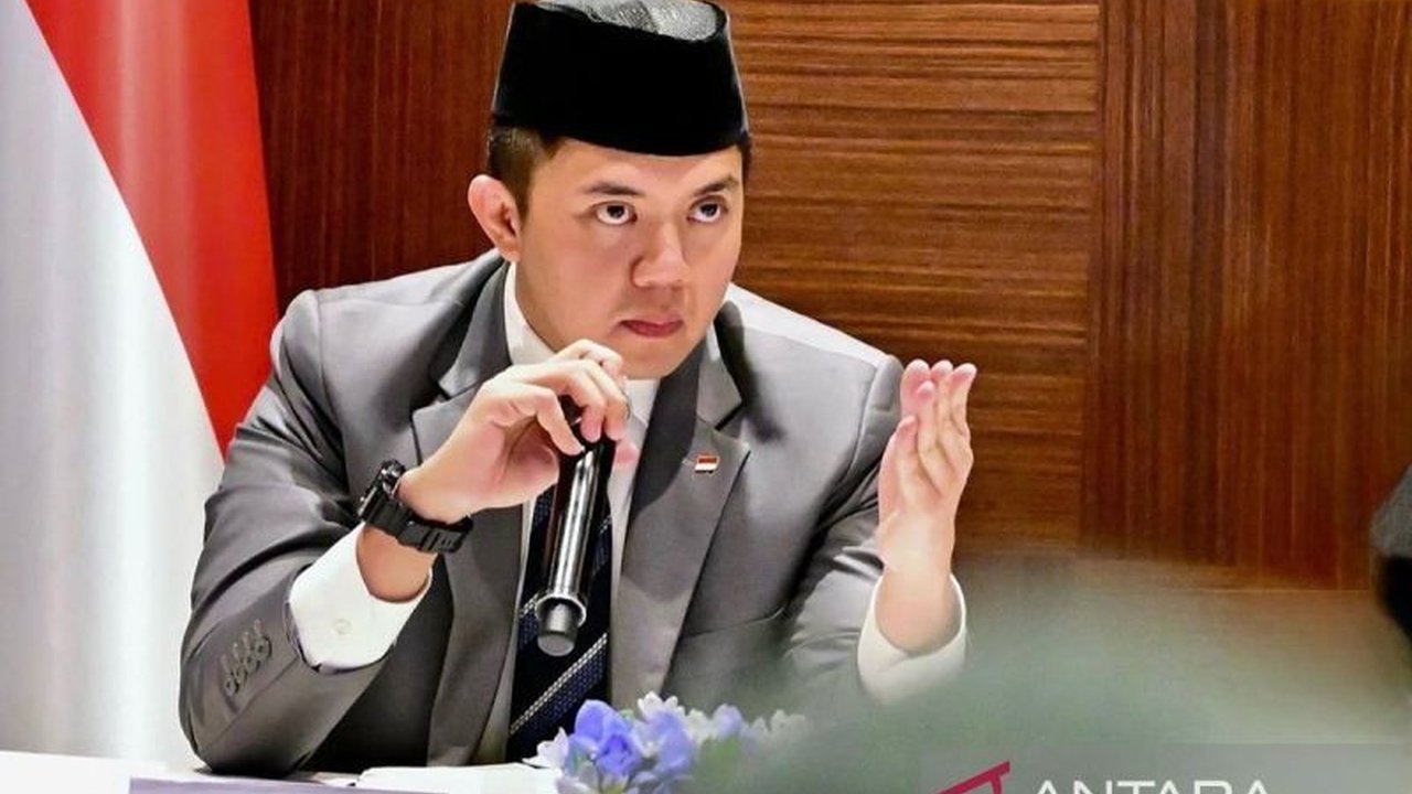 Analis komunikasi politik menyoroti peningkatan popularitas Teddy Indra Wijaya, Sekretaris Kabinet, yang kini dikenal sebagai figur nasional dengan daya tarik luas, bukan hanya orang dekat Presiden Prabowo.