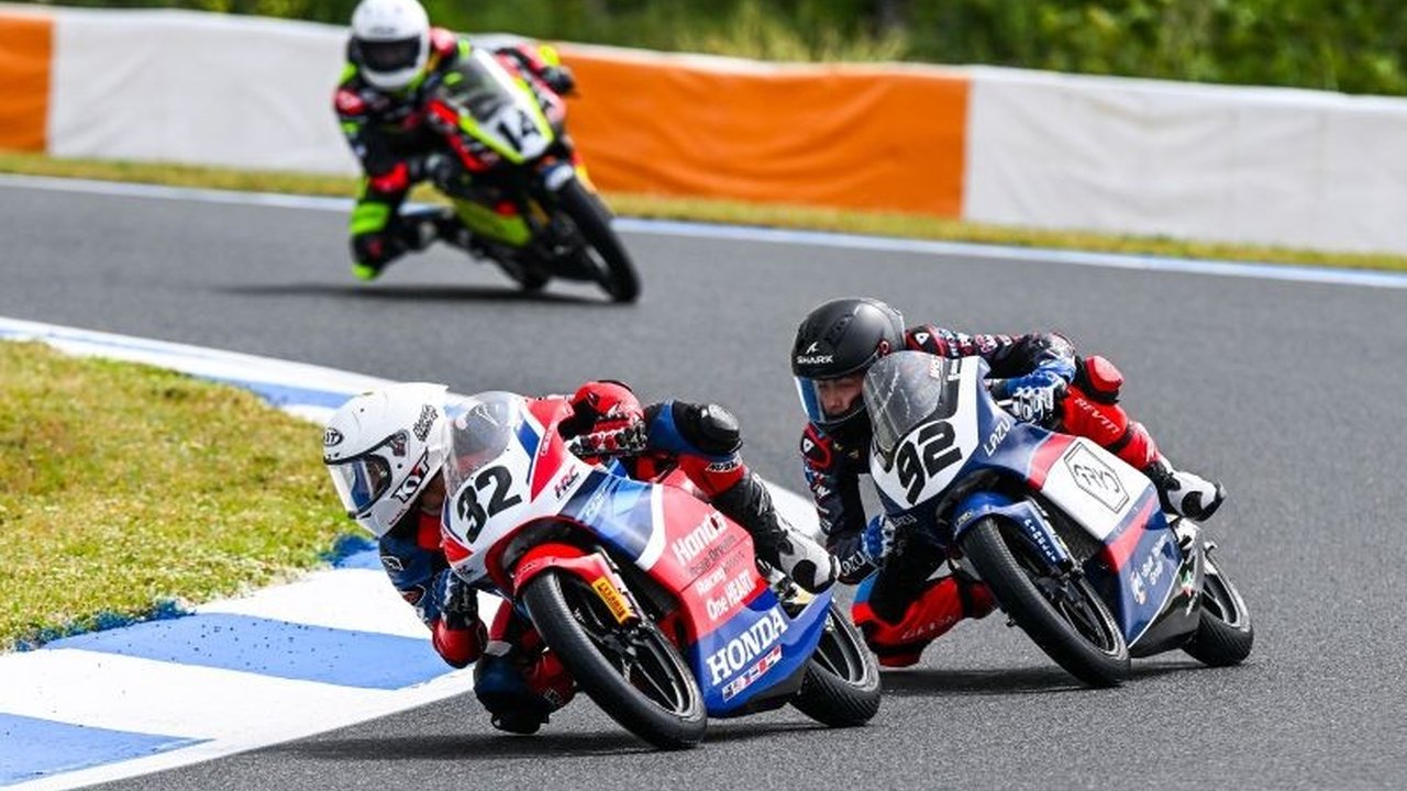 Pembalap muda Indonesia, Kiandra Ramadhipa, menunjukkan performa impresif dengan meraih peringkat keenam pada balapan kedua Red Bull MotoGP Rookies Cup 2026 di Le Mans, sekaligus mengukuhkan posisinya di klasemen sementara.