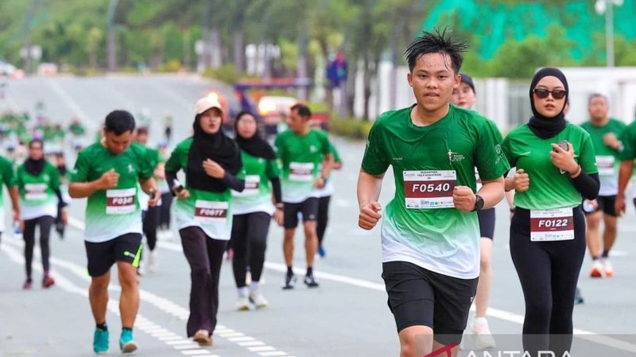 Sebanyak 1.500 pelari dari berbagai daerah dan mancanegara sukses melintasi Kawasan Inti Pusat Pemerintahan (KIPP) dalam ajang Half Marathon IKN perdana, menyoroti kesiapan infrastruktur dan potensi wisata olahraga ibu kota baru Indonesia.