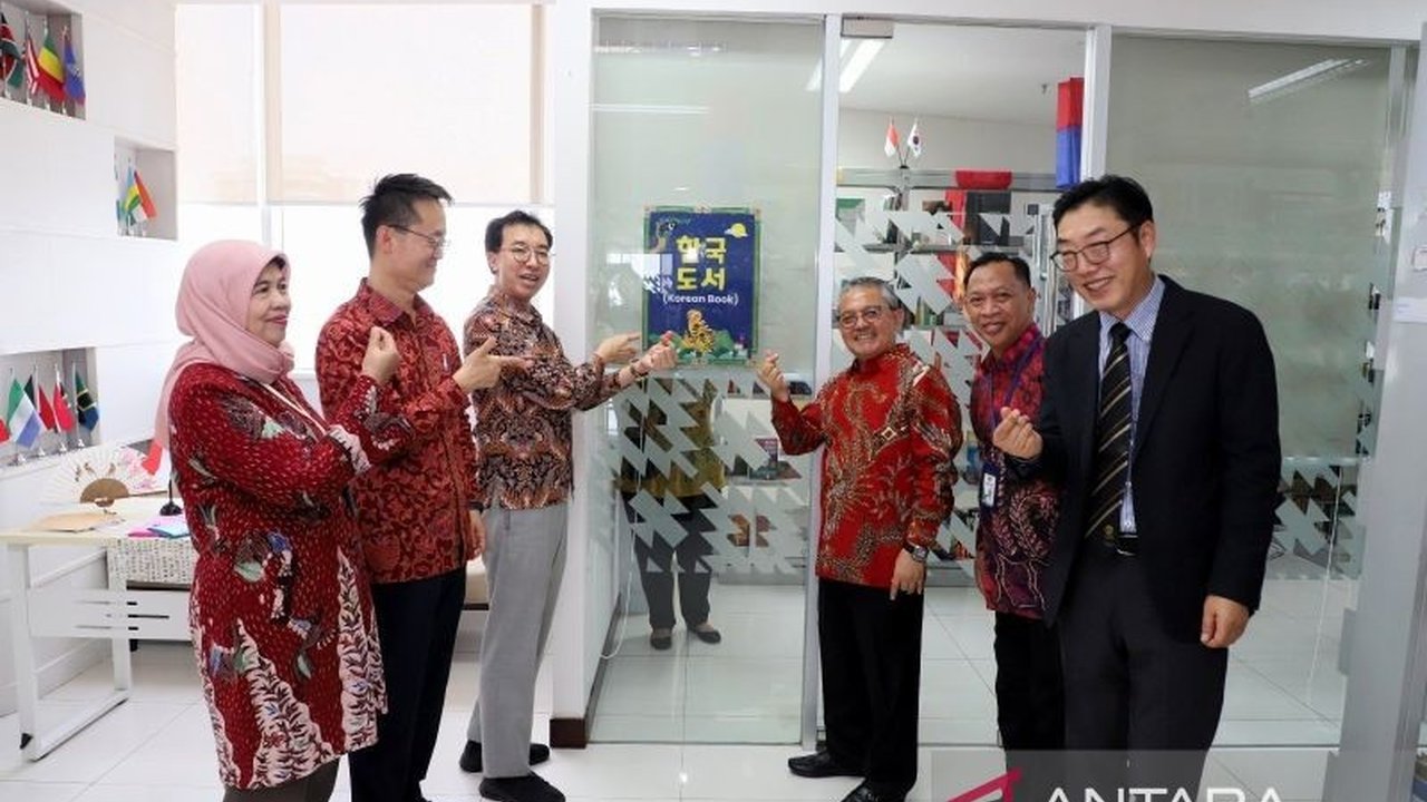 Perpustakaan Nasional menerima hibah buku Korea Perpusnas sebanyak 150 koleksi, memperkaya Window of Korea dan menarik minat masyarakat untuk mendalami budaya serta literasi Negeri Ginseng.