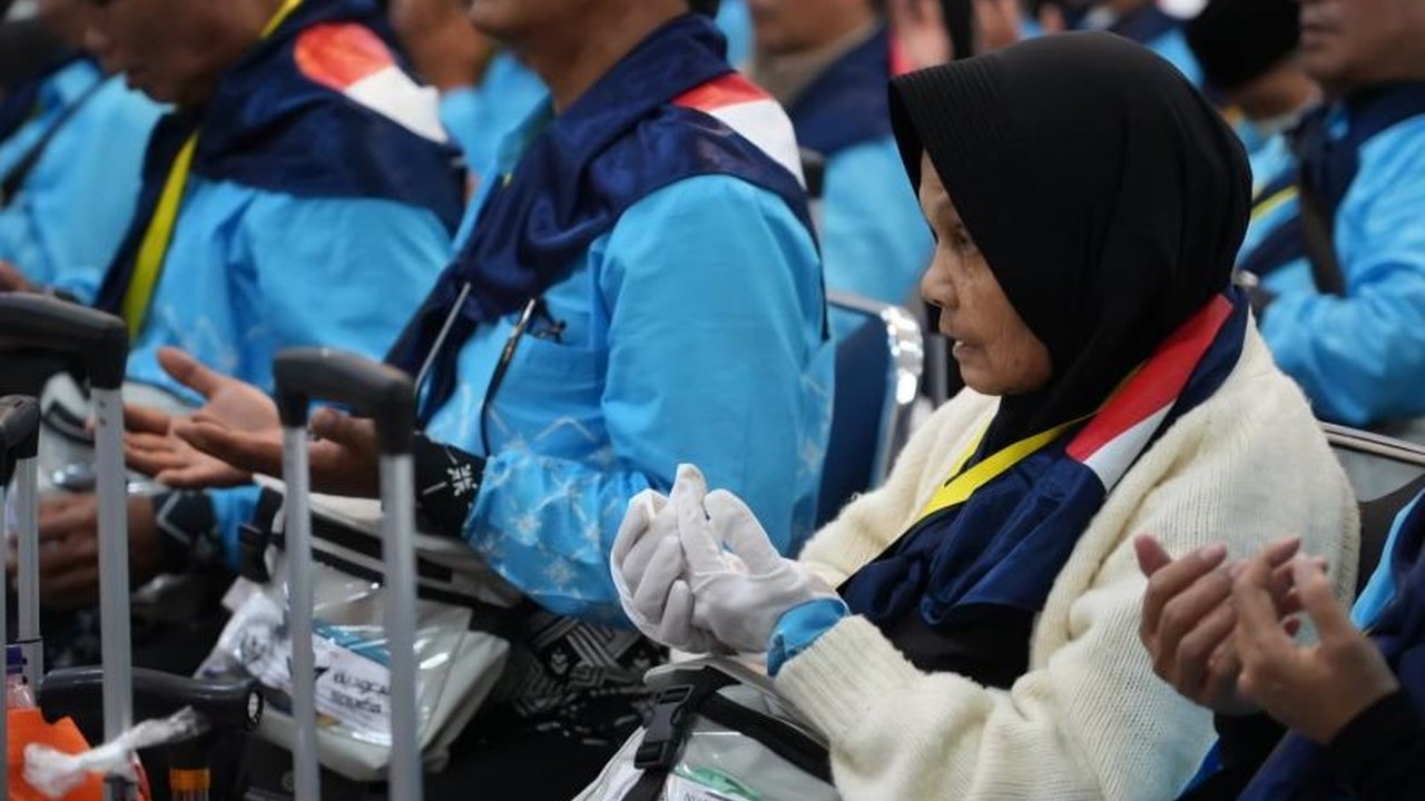 Ratusan calon haji Kabupaten Bandung dari Kloter 24 KJT mulai diberangkatkan menuju Jeddah melalui Bandara Kertajati, menandai dimulainya perjalanan ibadah haji 2026.