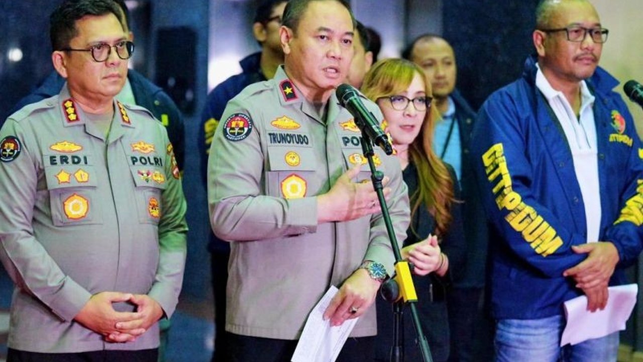 Polri berkomitmen memberantas jaringan judi online dan kejahatan siber transnasional di Indonesia, menegaskan tidak ada ruang bagi aktivitas ilegal yang merugikan masyarakat dan ekonomi nasional.