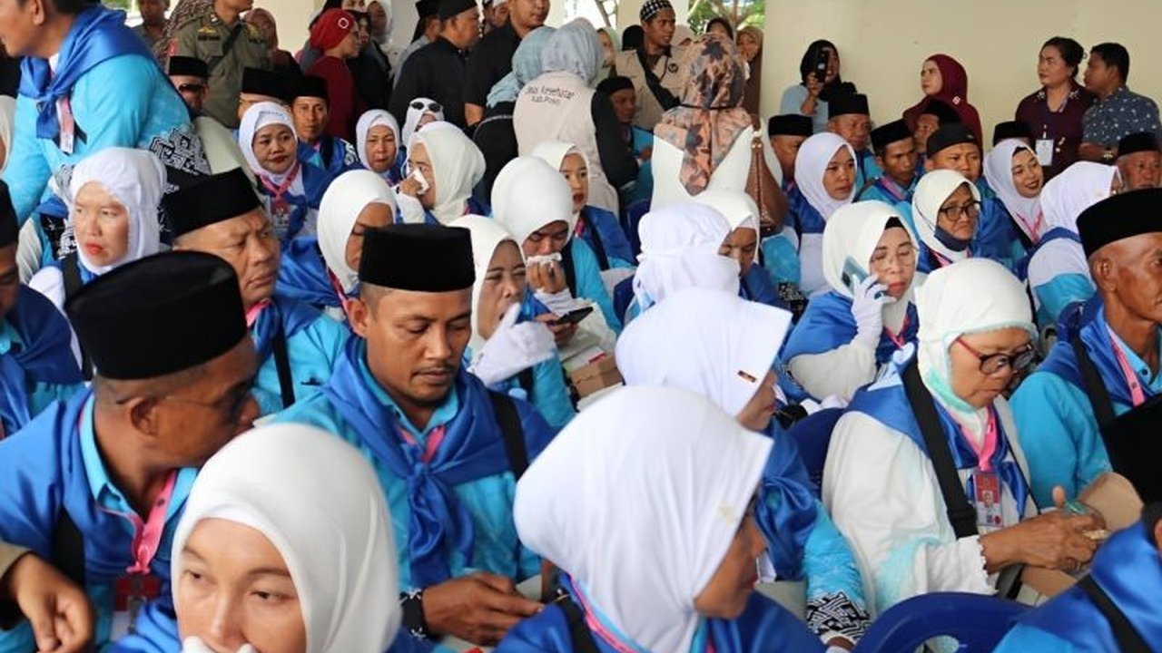 Wakil Bupati Poso Soeharto Kandar berpesan khusus kepada Jamaah Haji Poso 2026 untuk menjaga kesehatan dan mendoakan daerah selama di Tanah Suci, demi kelancaran ibadah dan keberkahan Poso.