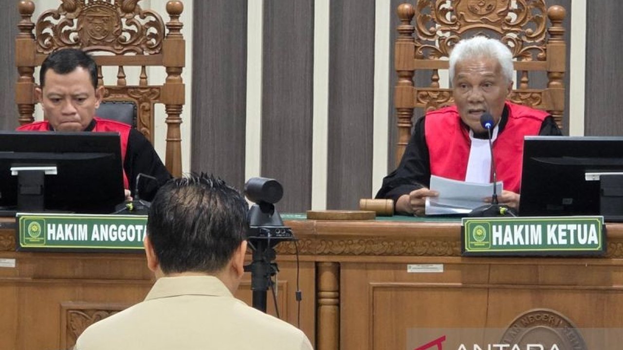 Pengadilan Tipikor Semarang memvonis bebas delapan bankir dalam kasus korupsi kredit Sritex Rp1,3 T, sementara pimpinan Sritex divonis bersalah. Keputusan ini penting untuk menjaga citra perbankan.