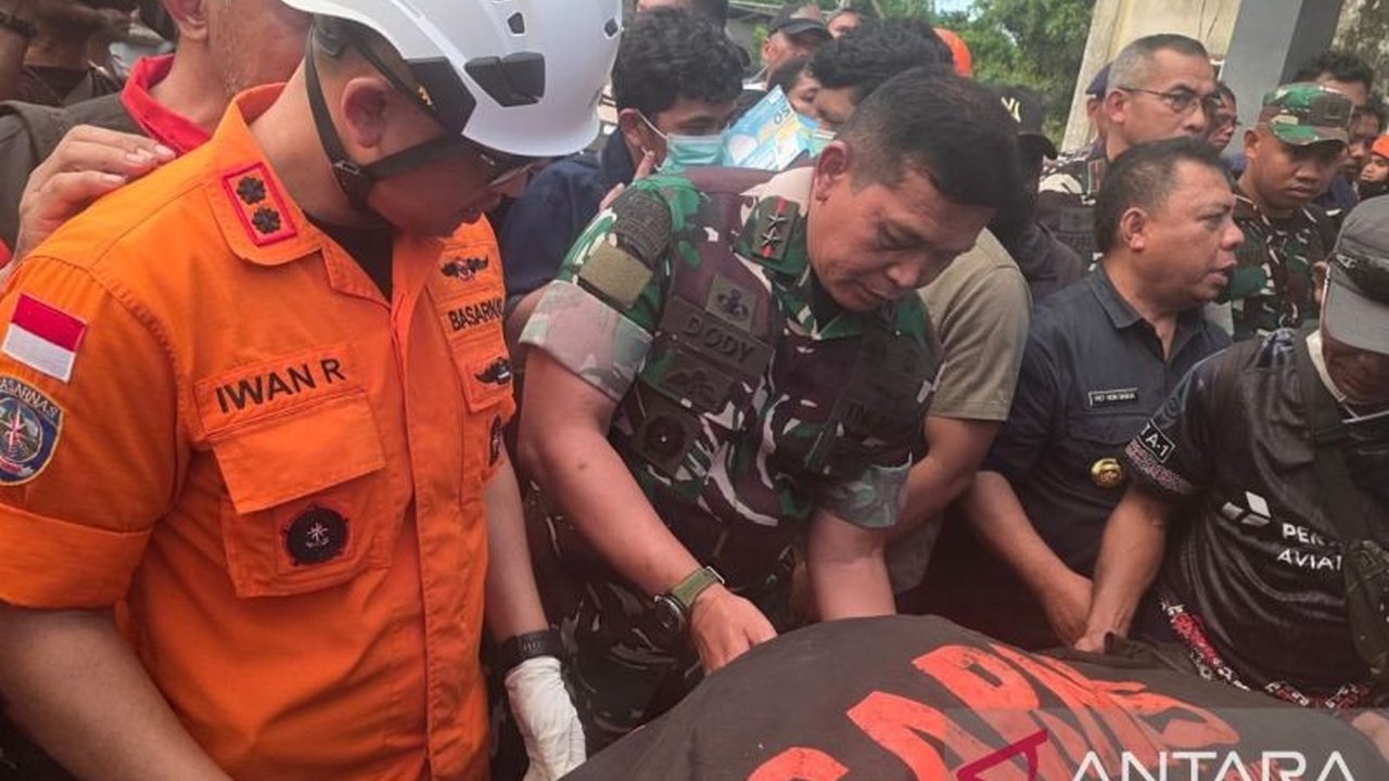 TNI mengirimkan tambahan personel untuk mempercepat proses evakuasi korban erupsi Gunung Dukono di Halmahera Utara, menghadapi medan berat dan aktivitas vulkanik yang masih berlangsung. Upaya ini merupakan tindak lanjut perintah Kasad.