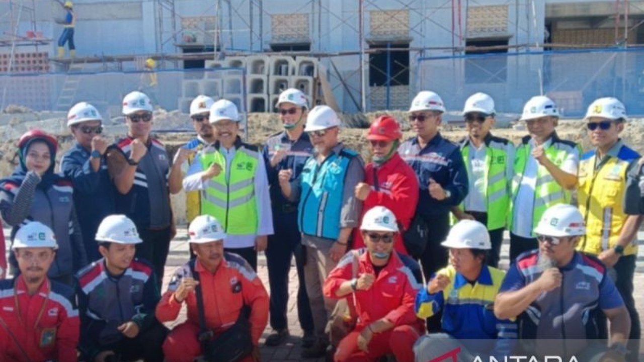 Menteri Sosial RI Saifullah Yusuf meninjau pembangunan Sekolah Rakyat Sampang, sebuah fasilitas pendidikan yang dirancang menampung 1.000 siswa dan menjadi percontohan di Madura.