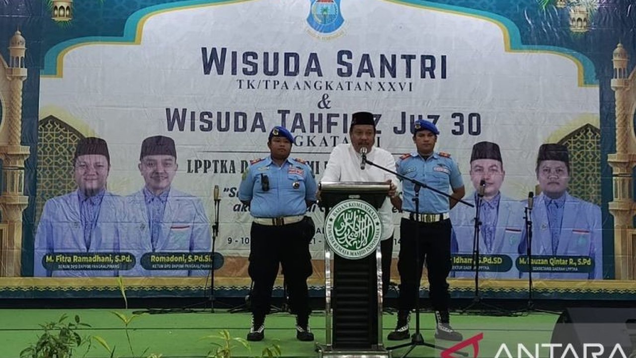 Pemerintah Kota Pangkalpinang akan mewajibkan siswa SMP belajar Al Quran di masjid mulai awal 2027. Program ini bertujuan mencegah kenakalan remaja dan membentuk generasi berkarakter di Pangkalpinang.
