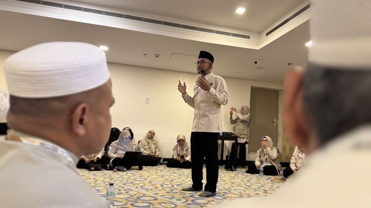 Petugas Penyelenggara Ibadah Haji (PPIH) Arab Saudi terus mengedukasi jamaah calon haji Indonesia mengenai pentingnya menjaga Kesiapan Fisik Jamaah Haji agar dapat melaksanakan puncak ibadah wukuf di Arafah dengan lancar.