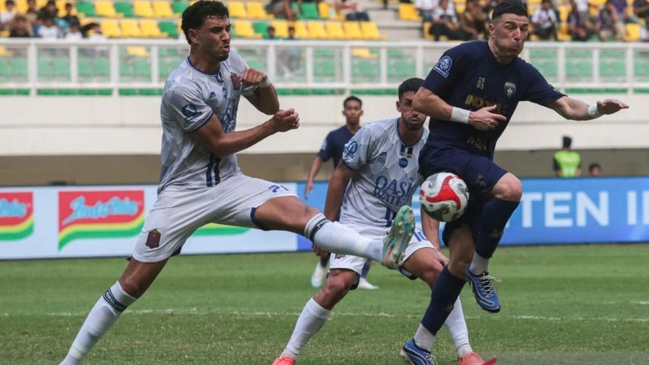 Persijap Jepara berhasil memastikan diri lolos dari ancaman degradasi Super League 2025/26 setelah menaklukkan Persita Tangerang 3-0 di kandang lawan. Kemenangan ini membawa mereka menjauh dari zona merah.