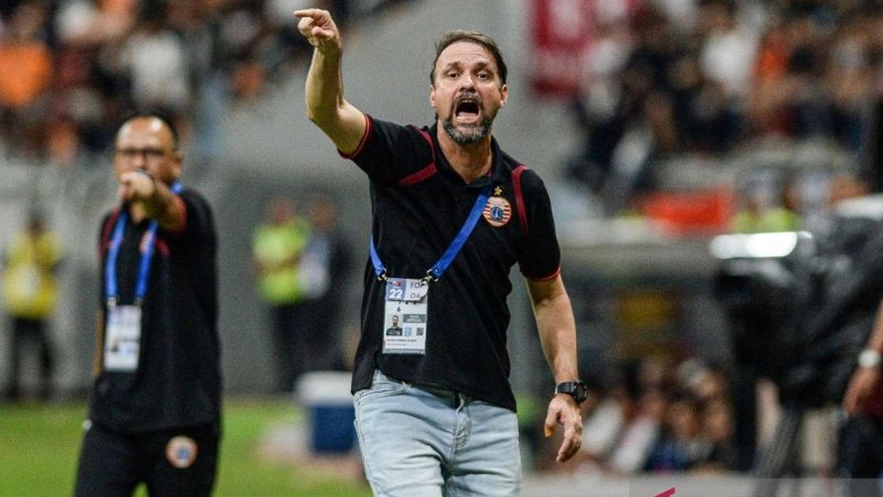 Pelatih Persija Jakarta, Mauricio Souza, mengakui Persija kalah dari Persib 1-2 di El Clasico Indonesia, namun menilai timnya tampil lebih baik dan dominan secara statistik.