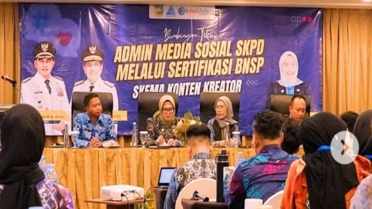 Pemkab Tanah Laut (Tala) mencetak Pengelola Media Sosial Profesional bersertifikat. Tujuannya memperkuat komunikasi publik digital dan meningkatkan kepercayaan masyarakat pada layanan pemerintah daerah.
