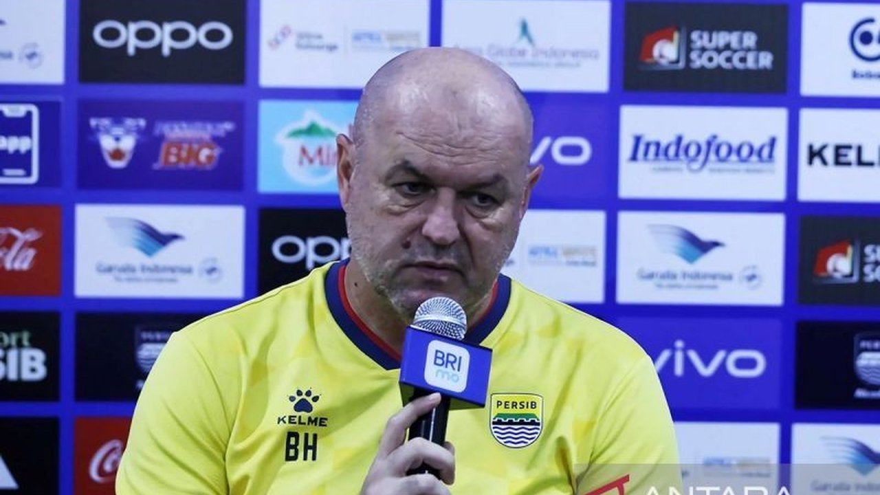 Pelatih Persib Bojan Hodak melayangkan apresiasi tinggi atas perjuangan timnya saat Persib Taklukkan Persija dengan skor 2-1, mengokohkan posisi puncak klasemen BRI Super League. Kemenangan ini didapat melalui kerja keras dan kontribusi gemilang Adam Alis