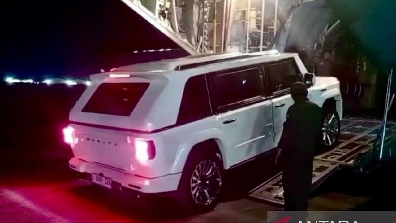 Mobil kepresidenan Maung Garuda, karya PT Pindad, berhasil mencuri perhatian delegasi KTT ASEAN di Cebu, Filipina, menjadi simbol kemandirian industri pertahanan Indonesia.