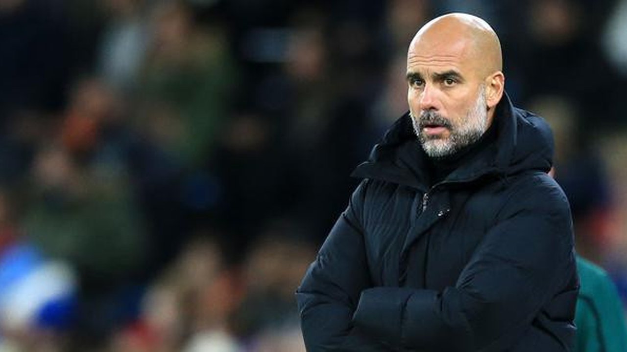 Pep Guardiola tidak hanya sukses sebagai pelatih namun ternyata juga berkilau saat menjadi pemain. Pelatih Manchester City ini tercatat telah meraih 15 trofi bersama Barcelona. Termasuk en