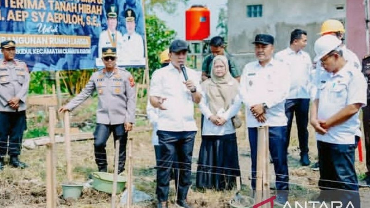 Pemerintah Kabupaten Karawang memulai pembangunan delapan unit Rumah Lansia di Kecamatan Cilamaya Kulon, sebuah proyek percontohan yang mengintegrasikan hunian layak dengan program ketahanan pangan untuk meningkatkan kualitas hidup lansia.