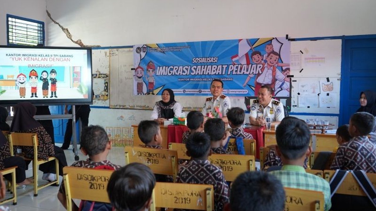 Kantor Imigrasi Sabang menggelar Edukasi Keimigrasian bagi pelajar SD Negeri 27 Sabang, menanamkan pemahaman dasar keimigrasian & dokumen perjalanan sejak dini.