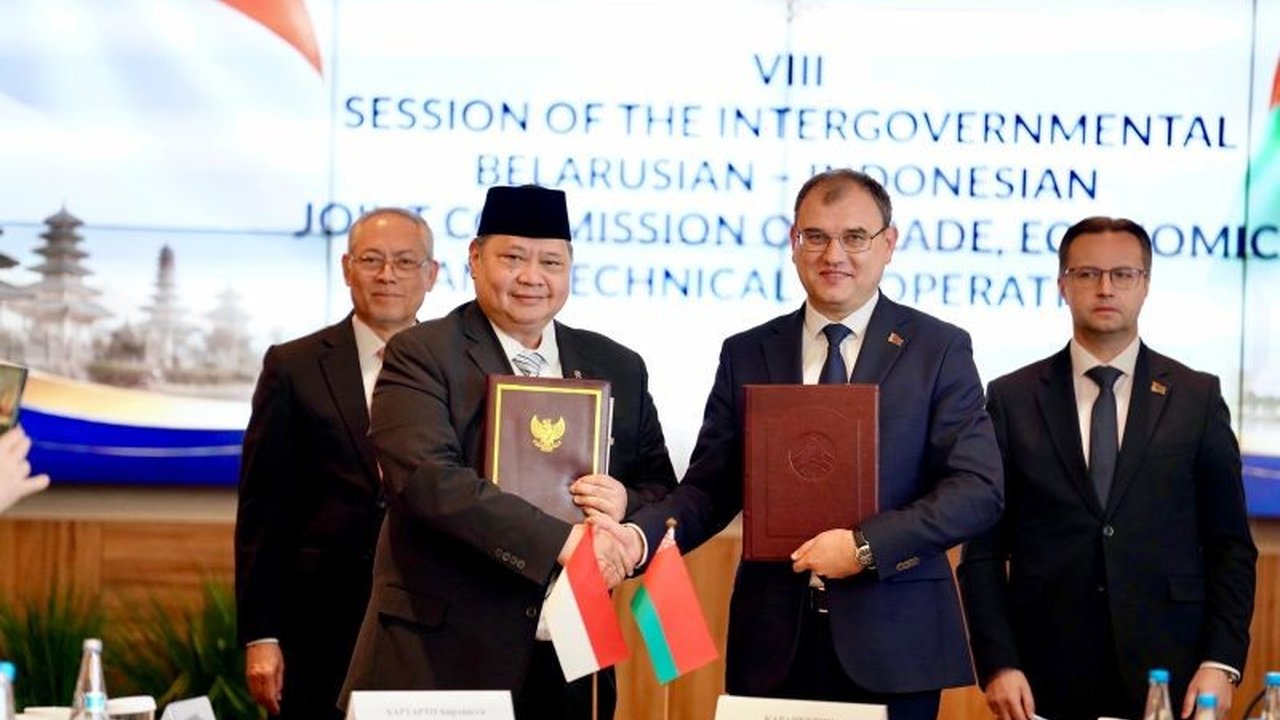 Indonesia dan Belarusia menyepakati komitmen bisnis Rp7 triliun melalui lima Nota Kesepahaman, menandai babak baru penguatan kerja sama RI-Belarus di berbagai sektor strategis.