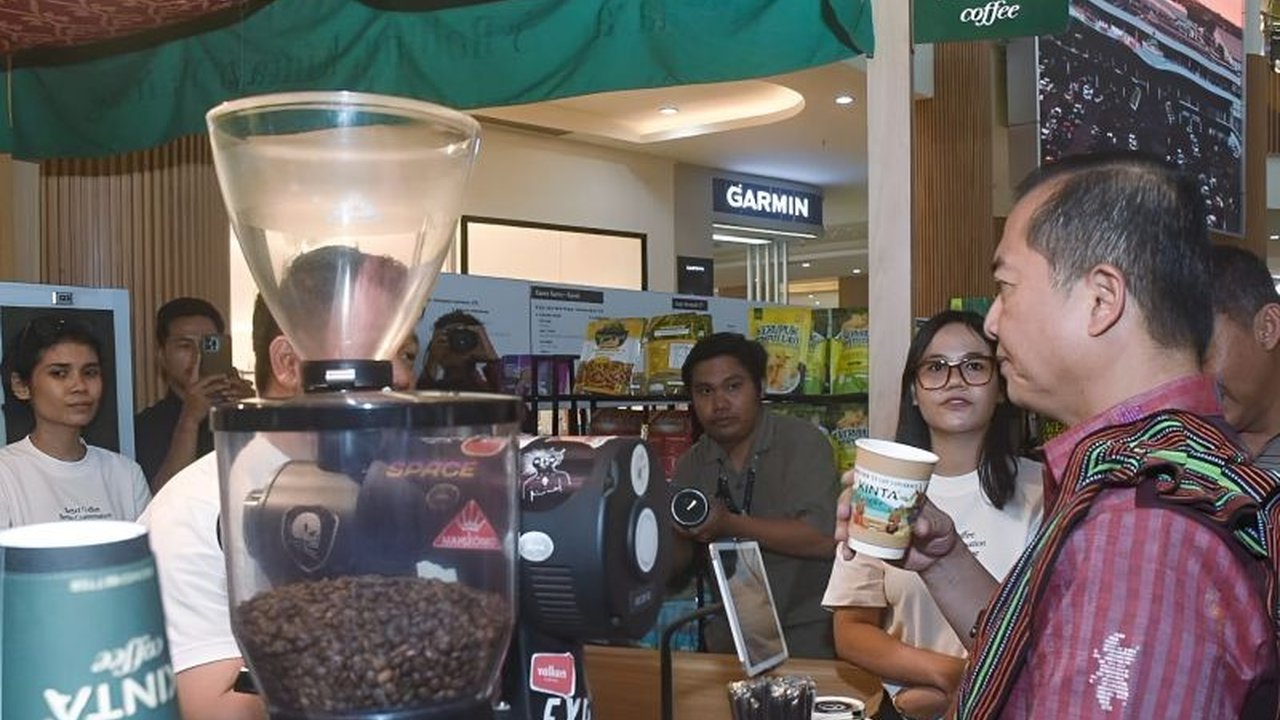 Pemerintah Provinsi NTB menantang pelaku industri kopi untuk menciptakan Kopi Blended unik dari arabika Lombok dan robusta Sumbawa, demi identitas dan daya saing baru di pasar global.