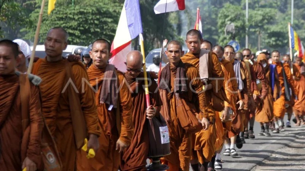 Indonesia Walk for Peace (IWFP) 2026 menjadi pengingat penting akan toleransi dan perdamaian. Simak bagaimana langkah-langkah para biksu dari berbagai negara menyatukan perbedaan di tengah masyarakat.