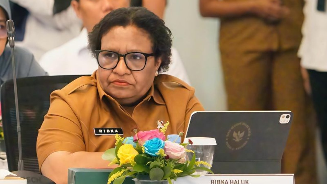 Wakil Menteri Dalam Negeri Ribka Haluk menegaskan bahwa dana Otonomi Khusus (Otsus) Papua tidak mengalami pemotongan maupun keterlambatan penyaluran dari pemerintah pusat, membantah isu yang beredar dan memastikan prioritas anggaran untuk enam provinsi di