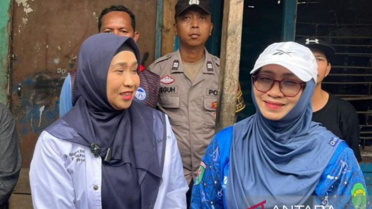 Wahyu Hernaningsih Seno, istri Wakil Gubernur Kalimantan Timur, merespons cepat laporan keluarga rentan di Samarinda. Simak upaya evakuasi dan bantuan yang diberikan untuk keluarga miskin dengan ibu penderita stroke dan tiga anak.