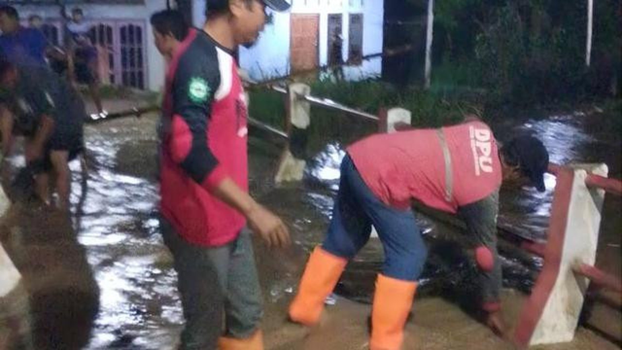 Banjir menerjang sejumlah wilayah di Semarang. (Antara)