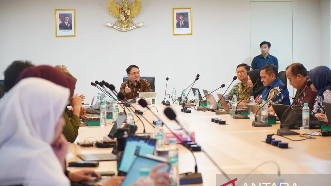 Kementerian Pendidikan Tinggi, Sains, dan Teknologi (Kemdiktisaintek) menegaskan pentingnya pendidikan sebagai bagian integral dalam Peta Jalan Riset Nasional untuk membangun talenta dan menjawab tantangan bangsa.