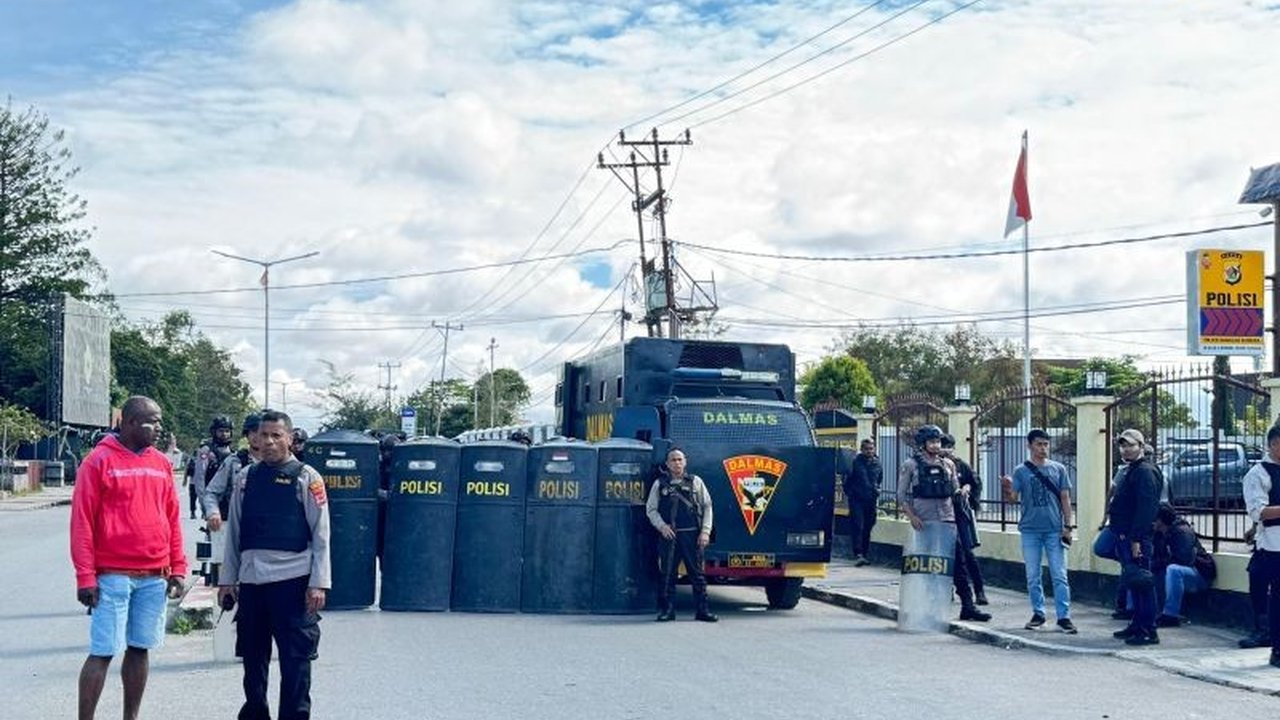 Konflik antarsuku kembali pecah di Wamena, Jayawijaya, menyebabkan korban jiwa dan luka. Polres Jayawijaya dan Brimob bergerak cepat tangani situasi genting ini untuk mencegah eskalasi lebih lanjut.