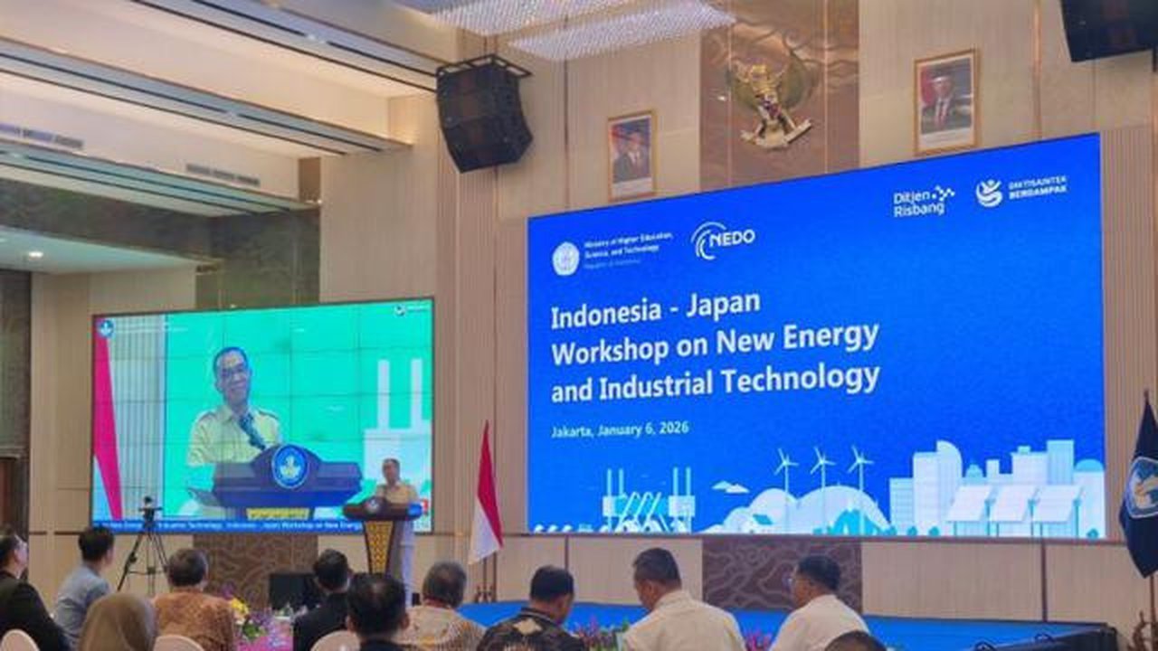 Menteri Pendidikan Tinggi, Sains, dan Teknologi (Mendiktisaintek) Brian Yuliarto memberi sambutan dalam kegiatan Indonesia-Japan Workshop on New Energy and Industrial Technology di kantor Kem