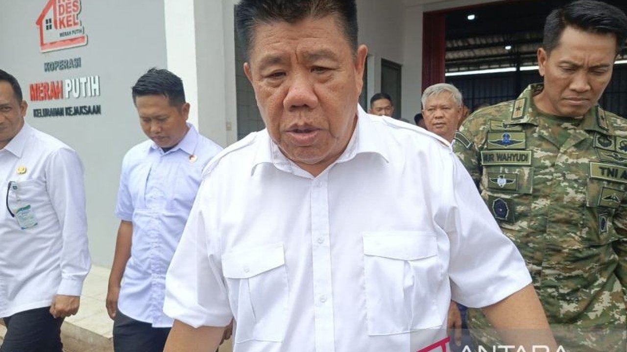 Gubernur Kepulauan Bangka Belitung, Hidayat Arsani, mewajibkan Koperasi Merah Putih (KMP) untuk serap hasil pertanian di wilayahnya, sebuah langkah strategis yang didukung Presiden Prabowo Subianto demi meningkatkan ekonomi petani dan masyarakat.