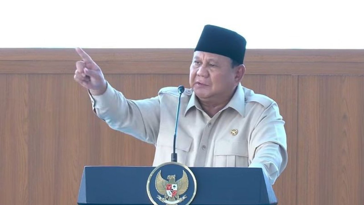 Presiden Prabowo Subianto menyatakan dirinya bertanggung jawab penuh atas ketahanan pangan nasional dan potensi kelaparan, menegaskan komitmennya sebagai mandataris rakyat.