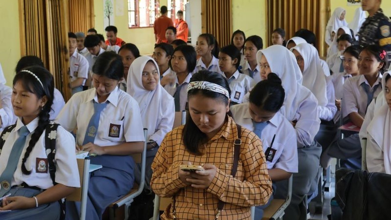 Pemerintah Provinsi Sumatera Barat (Sumbar) berencana membangun Sekolah Asrama Sumbar di berbagai daerah. Langkah ini bertujuan untuk pemerataan pendidikan dan pembinaan karakter generasi muda, terutama di wilayah sulit akses.