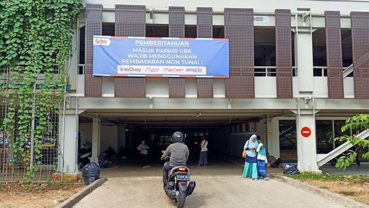 Pemerintah Provinsi DKI Jakarta menyiapkan sembilan lokasi parkir di sekitar Gelora Bung Karno (GBK) untuk mendukung kelancaran Jakarta Running Festival 2025. Ketahui detail kapasitas dan lokasinya agar pengalaman Anda di Jakarta Running Festival 2025 sem