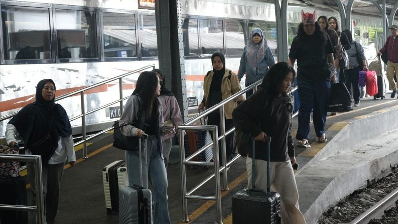 PT Kereta Api Indonesia (Persero) Daop 9 Jember mencatat peningkatan signifikan jumlah penumpang kereta api selama libur panjang Kenaikan Isa Almasih, dengan Stasiun Jember menjadi tujuan paling diminati.