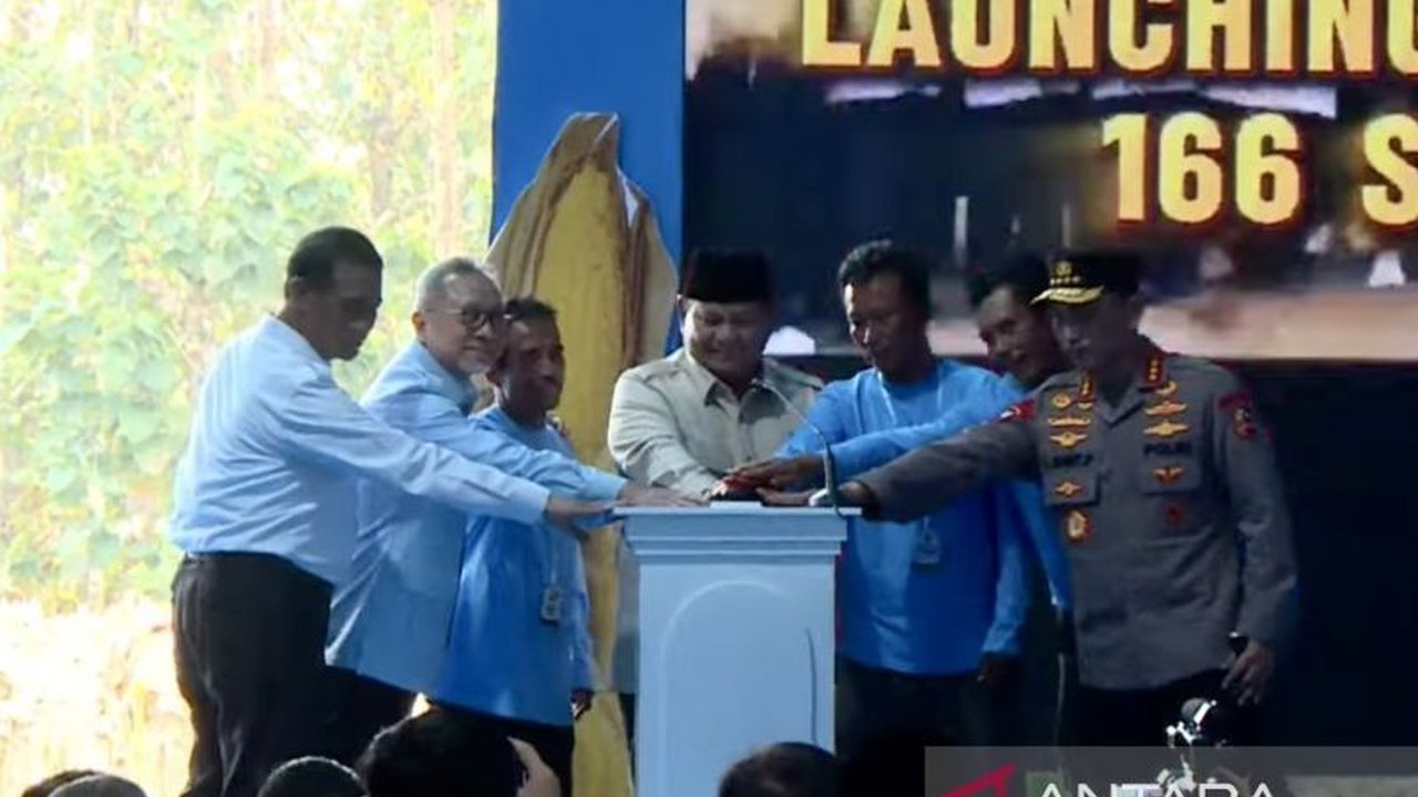Presiden Prabowo memulai Panen Raya Jagung Kuartal II 2026 di Tuban, Jatim, sekaligus meresmikan 10 gudang ketahanan pangan Polri. Ini memperkuat ketahanan pangan nasional dan mendukung pertanian.