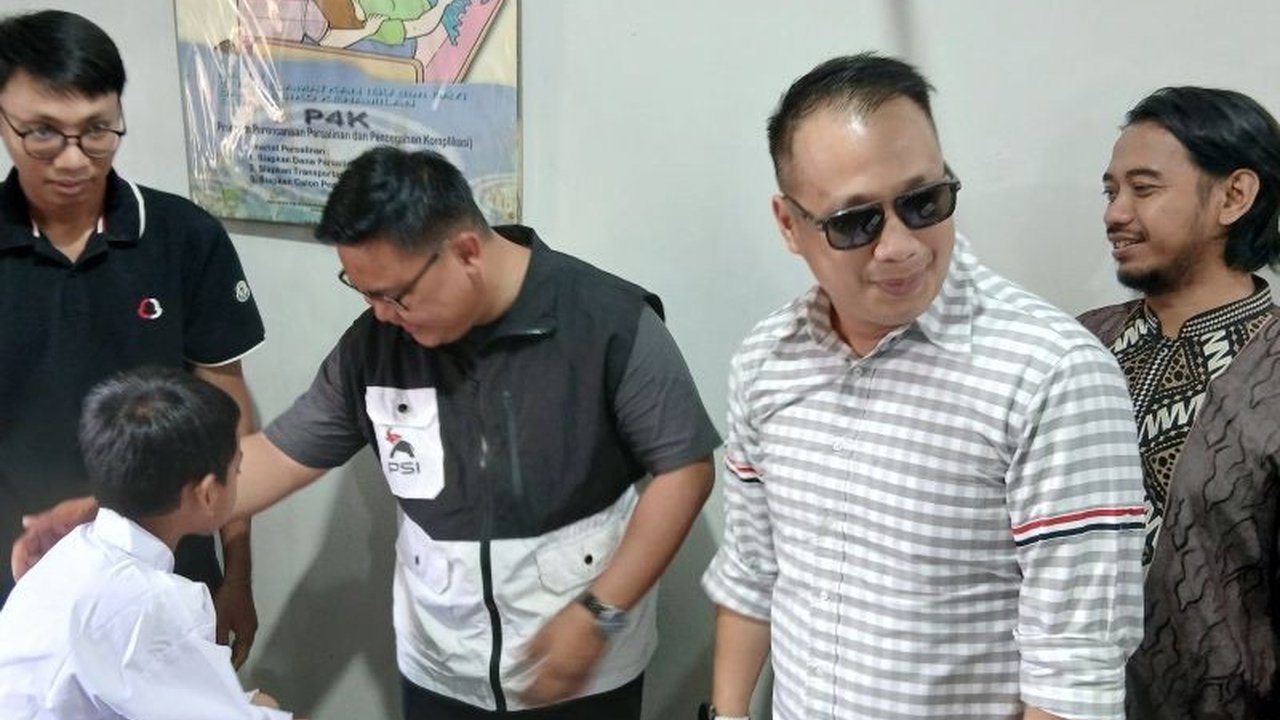 Dewan Pimpinan Wilayah Partai Solidaritas Indonesia (PSI) Banten terus menunjukkan komitmen nyata melalui Program Sosial PSI Banten, salah satunya dengan menggelar sunatan massal yang meringankan beban masyarakat.