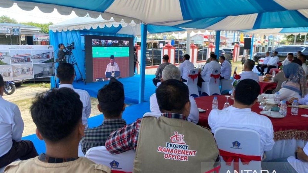 Gubernur Sultra mengumumkan 75 Koperasi Merah Putih Sultra siap beroperasi penuh, menandai langkah signifikan dalam penguatan ekonomi dan ketahanan pangan masyarakat di Bumi Anoa.