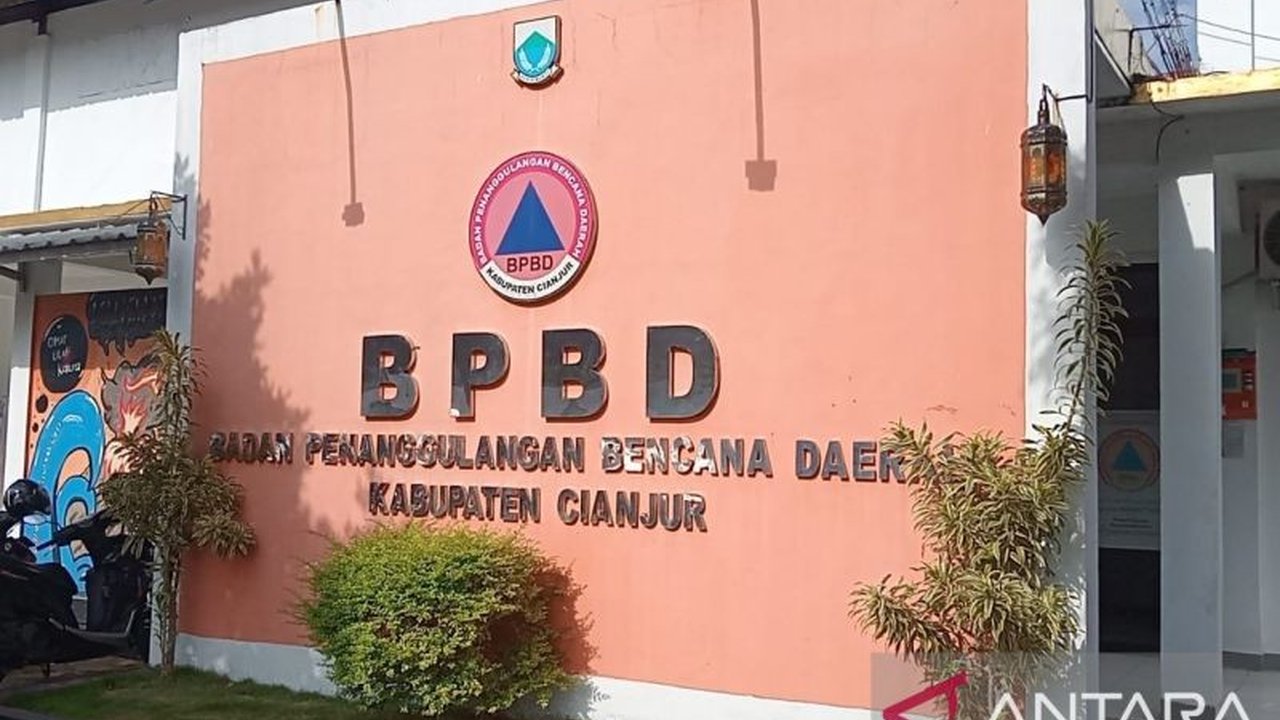 BPBD Cianjur meningkatkan pengawasan bencana di sejumlah kecamatan rawan banjir dan longsor menyusul prediksi cuaca ekstrem, menyiagakan ratusan relawan untuk respons cepat.