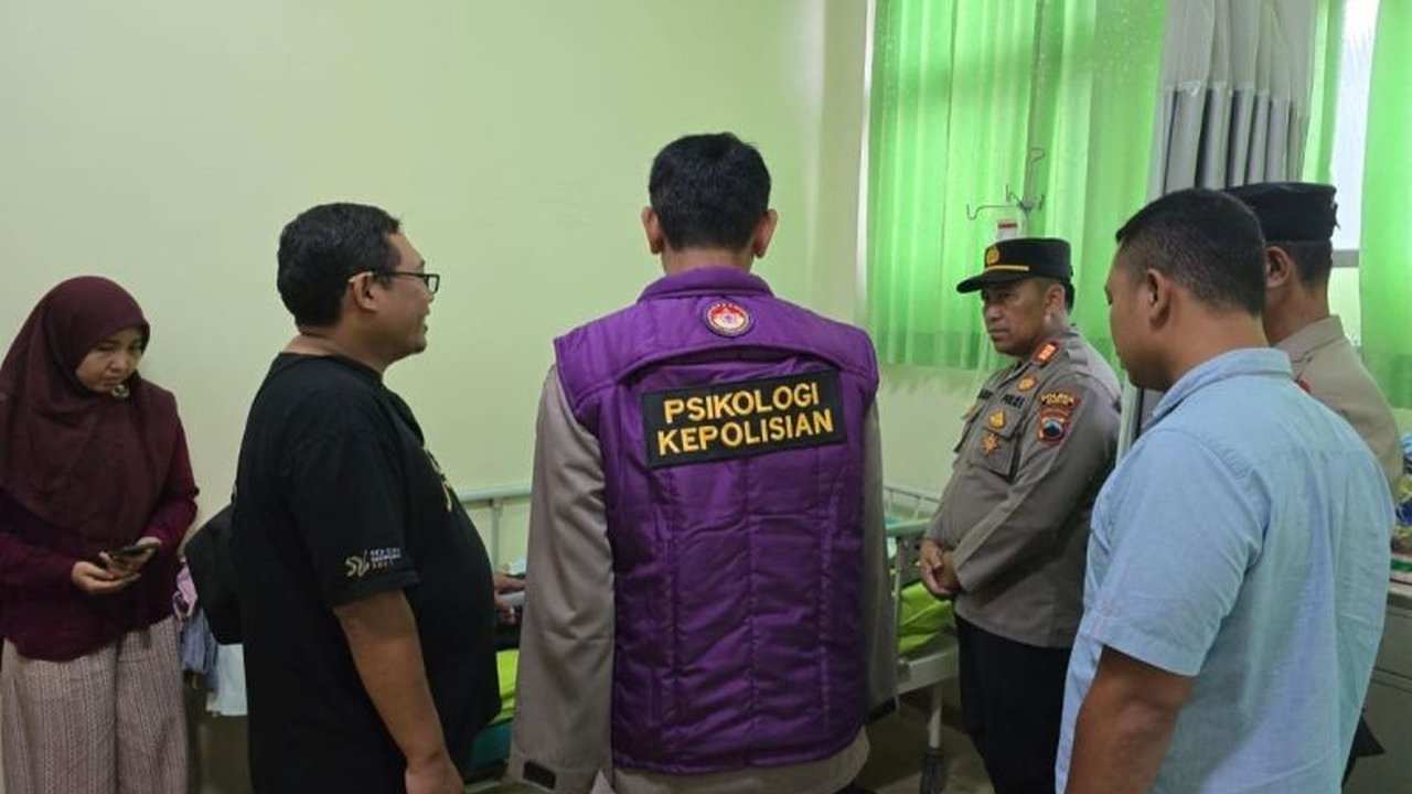 Polres Kudus memberikan trauma healing kepada Jonatan, mahasiswa yang terjatuh di Gunung Muria, memastikan pemulihan fisik dan mentalnya pasca insiden pendakian yang menegangkan.