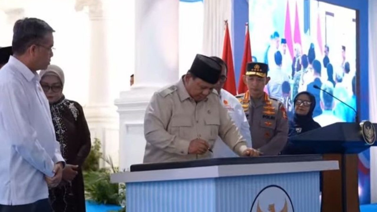 Presiden Prabowo Subianto meresmikan Museum Marsinah di Nganjuk, Jawa Timur, sebagai bentuk penghormatan perjuangan buruh dan pengingat sejarah penting gerakan pekerja Indonesia.