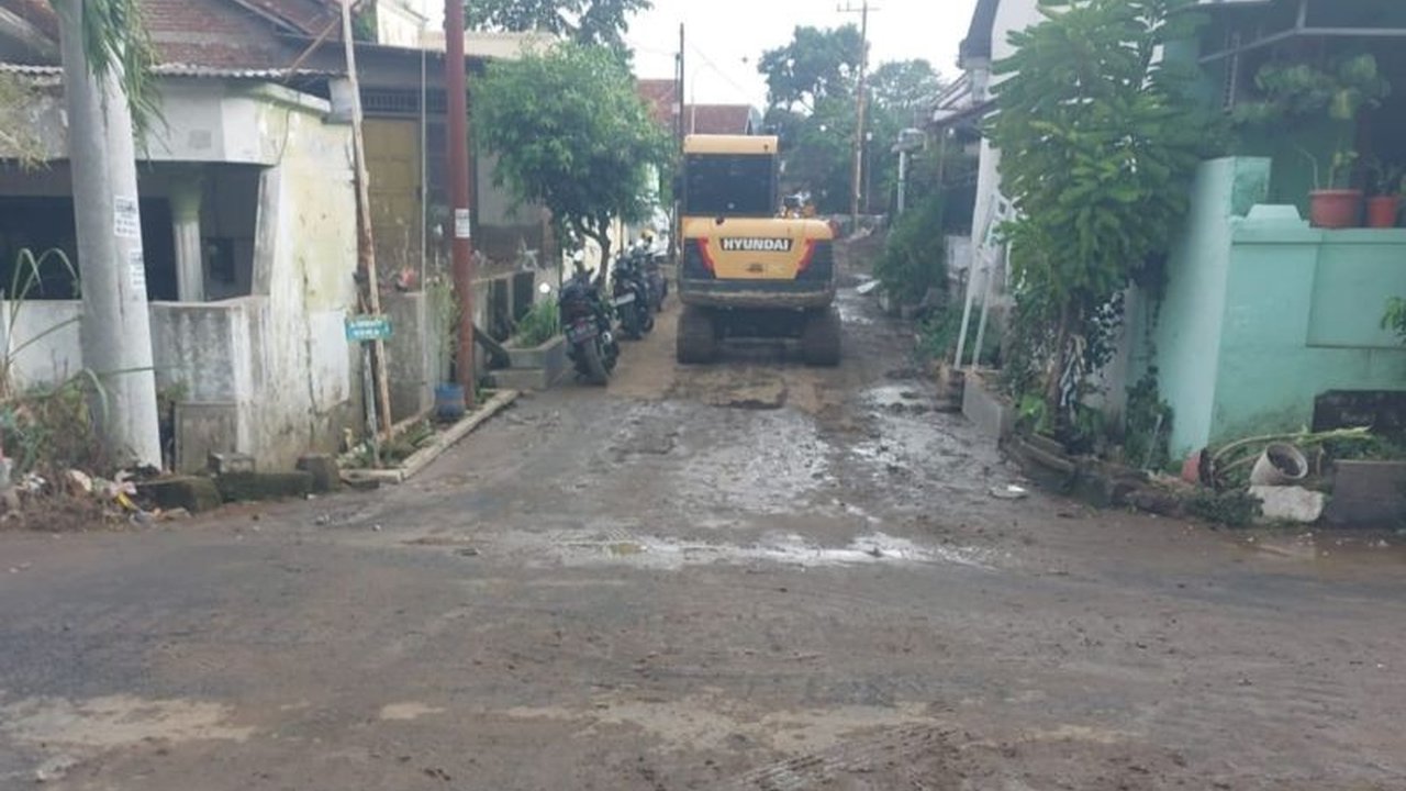 Pemerintah Kota Semarang tengah gencar mendata infrastruktur rusak pascabanjir di wilayah Ngaliyan dan Tugu, memastikan perbaikan segera dilakukan untuk memulihkan akses masyarakat.
