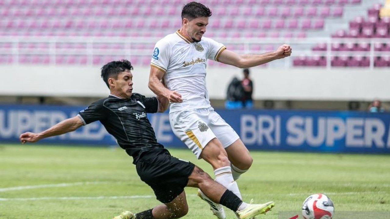 Persis Solo berhasil menjaga asa untuk tetap berlaga di Super League musim depan setelah meraih kemenangan krusial 1-0 atas Dewa United, memangkas jarak dari zona degradasi.