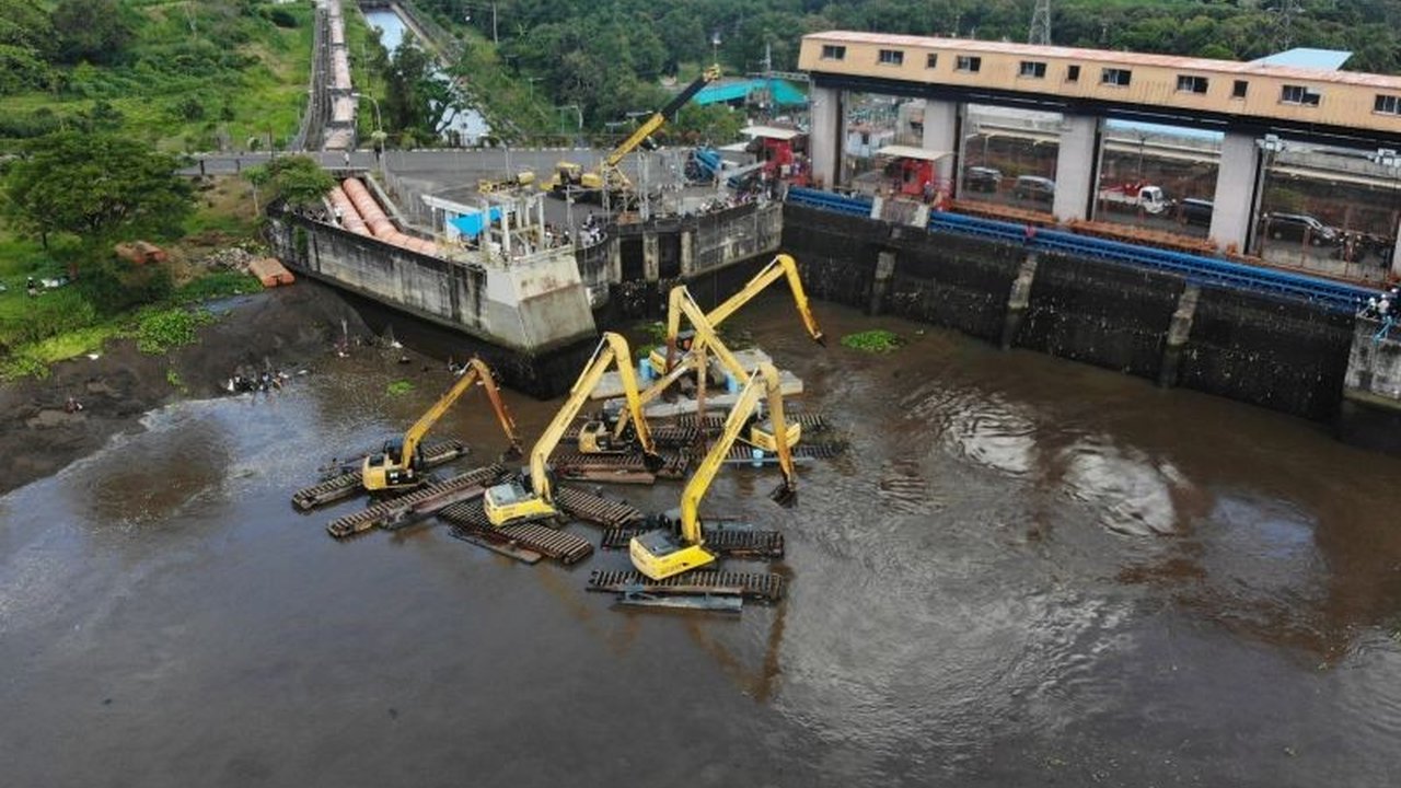 Perum Jasa Tirta I akan melakukan Pembersihan Sedimen Bendungan Blitar di Wlingi dan Lodoyo pada 18-23 Mei 2026, langkah krusial menjaga fungsi waduk, mendukung ketahanan pangan dan energi nasional.