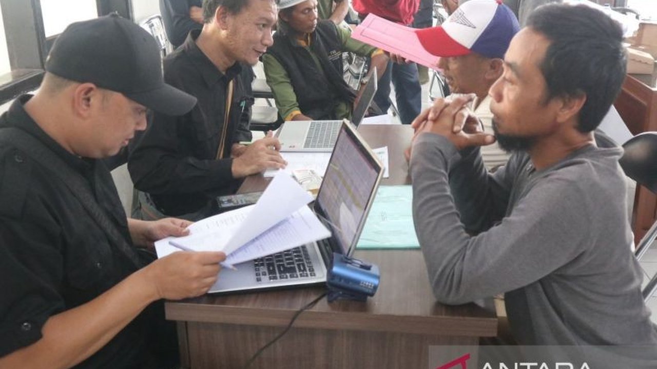Pemerintah Kabupaten Kuningan mengambil langkah serius dengan memperkuat validasi data penerima Bantuan Pupuk Hayati Cair (PHC) APBD Provinsi Jabar 2026. Ini dilakukan untuk memastikan bantuan tepat sasaran dan meningkatkan produktivitas pertanian di wila