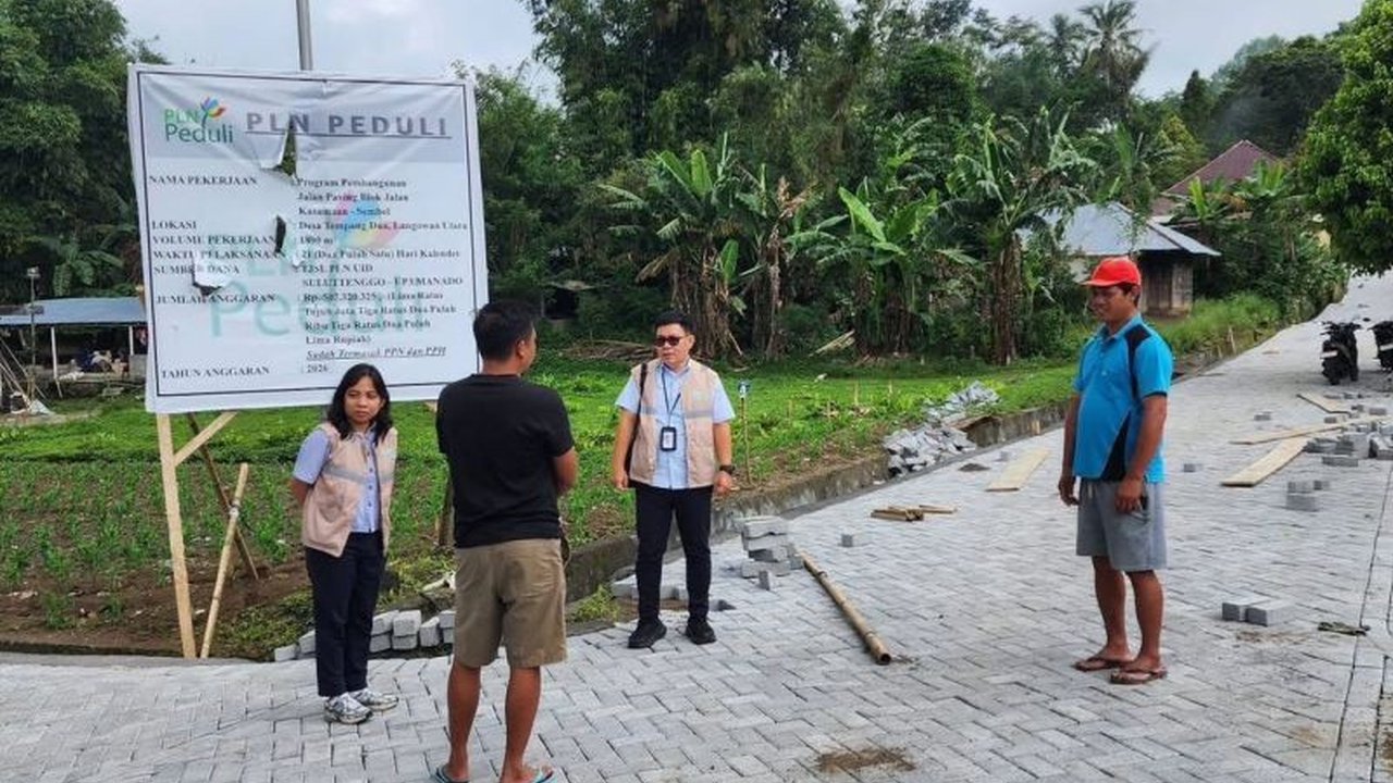 PT PLN (Persero) menyalurkan bantuan program TJSL untuk pembangunan jalan paving di Desa Tempang Dua, Minahasa, wujudkan PLN Bangun Jalan Minahasa demi kesejahteraan warga.