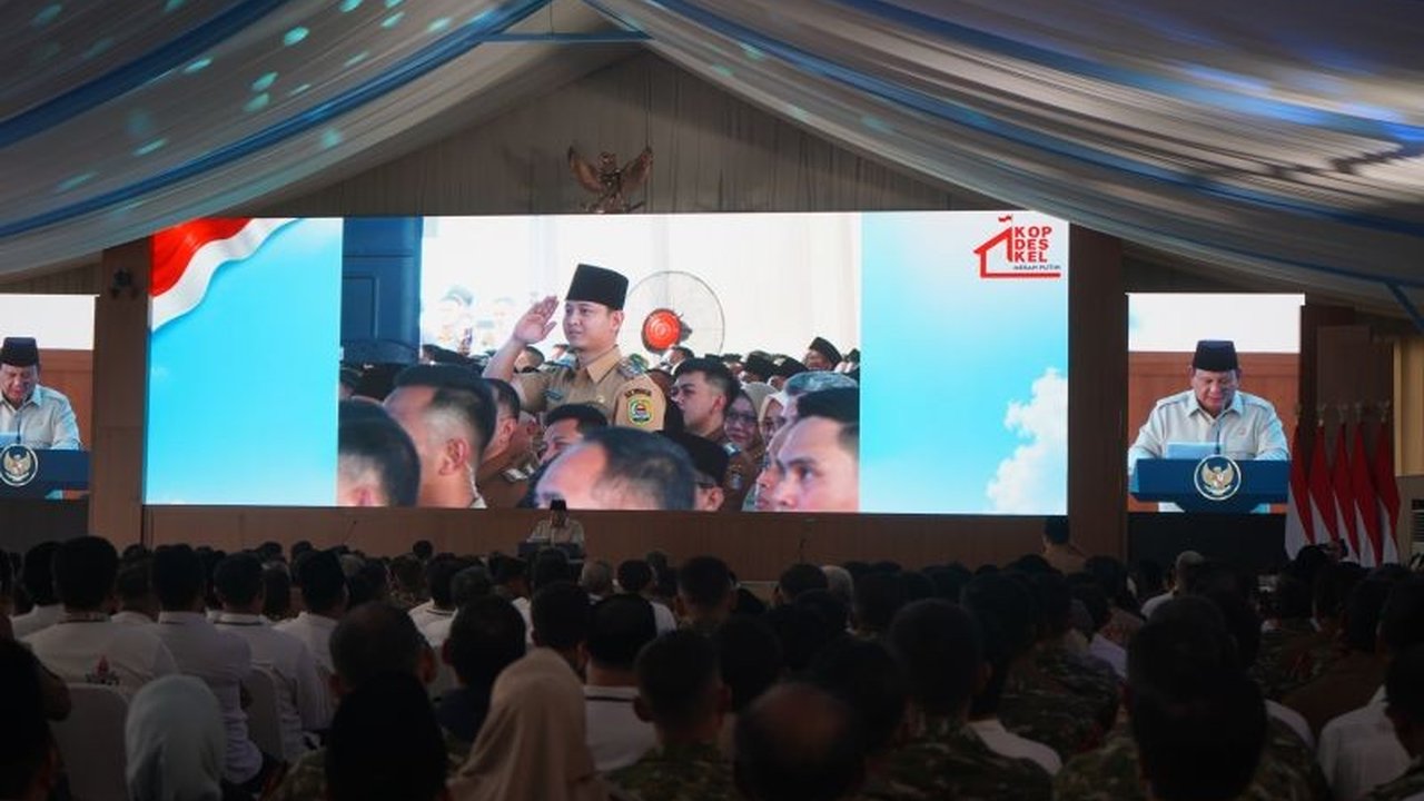 Presiden Prabowo Subianto meresmikan 1.061 Koperasi Desa/Kelurahan Merah Putih (KDKMP) sebagai program strategis nasional. Bupati Trenggalek berharap Koperasi Merah Putih ini mampu memperkuat ekonomi desa dan mewujudkan Pasal 33 UUD 1945.