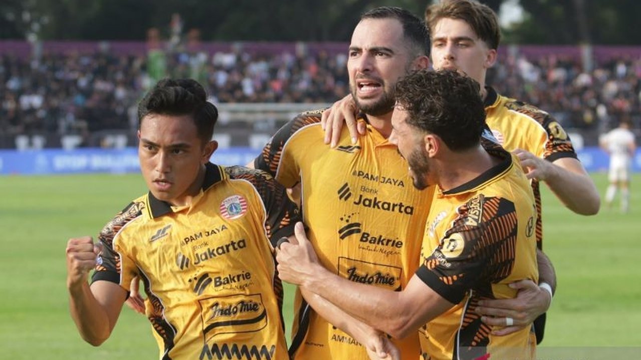 Pelatih Persija, Mauricio Souza, mengungkapkan peran krusial pemain pengganti dalam membalikkan keadaan dan mengunci kemenangan 3-1 atas Persik. Peran Pemain Pengganti Persija ini patut diacungi jempol.