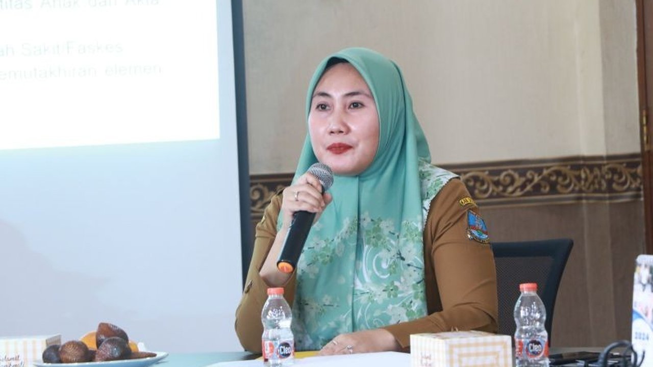 Dinas Kependudukan dan Pencatatan Sipil (Disdukcapil) Kabupaten Serang berhasil menerbitkan 991 dokumen administrasi kependudukan (adminduk) melalui layanan hybrid selama libur nasional dan cuti bersama, menunjukkan komitmen pelayanan publik yang prima.