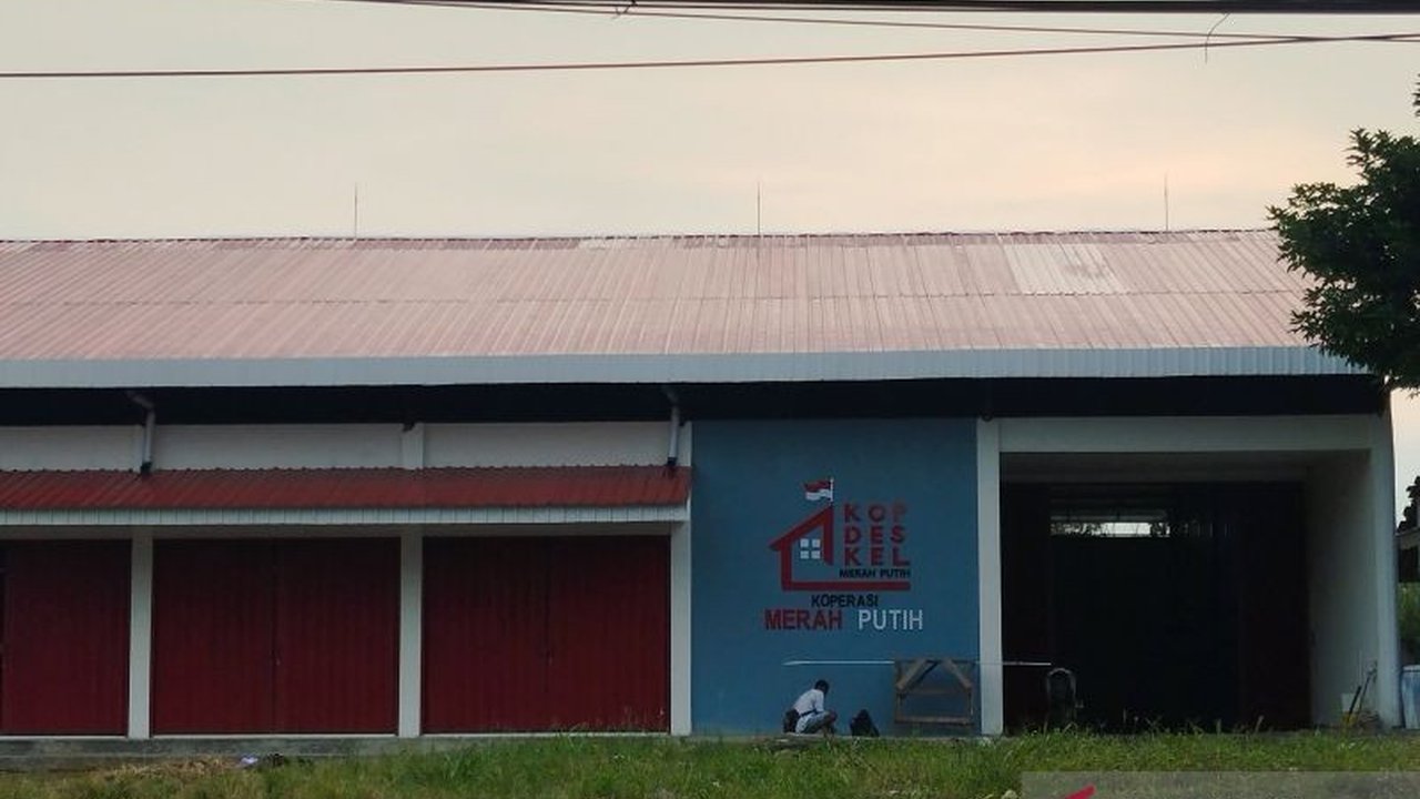 Kehadiran Koperasi Desa/Kelurahan Merah Putih (KDKMP) di Kudus diharapkan Bupati Sam'ani Intakoris mampu memperkuat ekonomi desa, membuka akses permodalan, dan memasarkan produk lokal demi kesejahteraan warga.